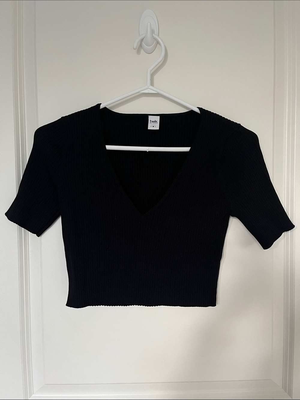 twik Black Ribbed V-Neck Short Sleeve Crop Top